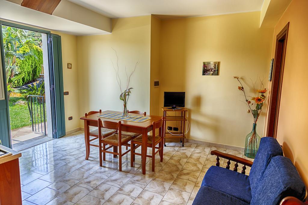 Casa Vacanze Alcantara Gaggi Szoba fotó